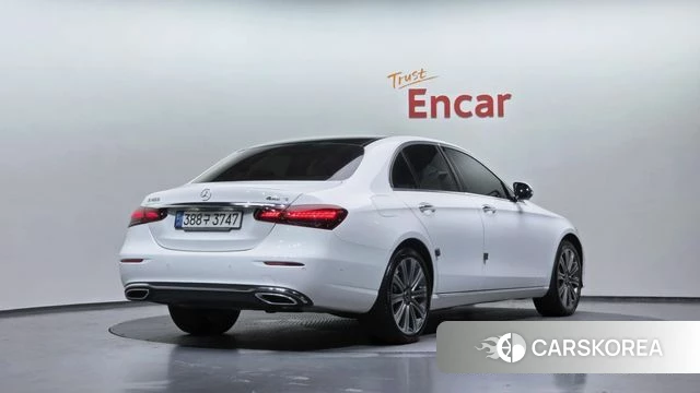 Mercedes-Benz E-Class W213 2021 Белый из Кореи