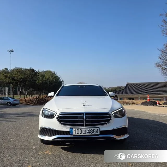 Mercedes-Benz E-Class W213 2022 Белый из Кореи