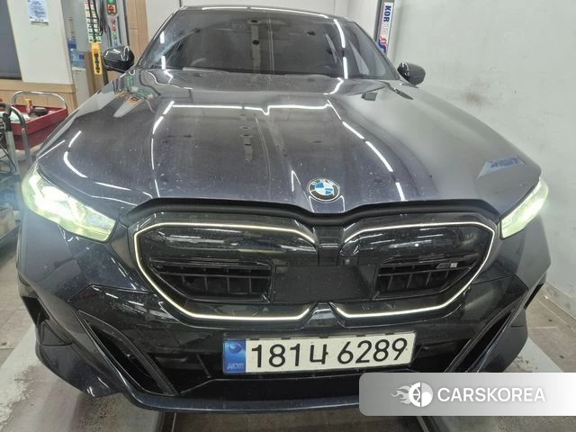 BMW 5 Series (G60) 2024 Черный из Кореи