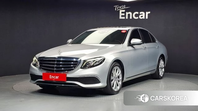 Mercedes-Benz E-Class W213 2018 Серебристо-серый из Кореи