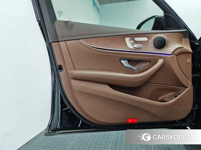 Mercedes-Benz E-class 2019 Черный из Китая