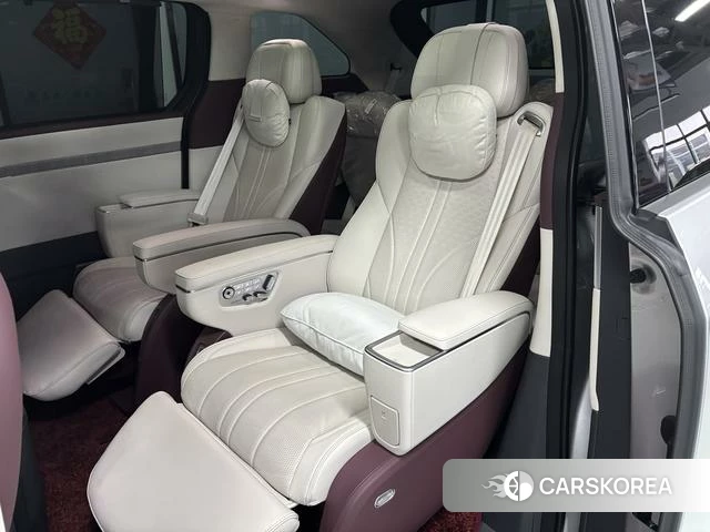 Xiaopeng Motors Xiaopeng X9 2025 Серебристо-серый из Китая