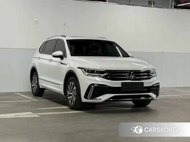 Volkswagen Tiguan L PHEV 2023 Белый из Китая