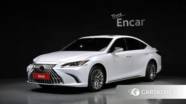 Lexus ES300h 7th generation 2025 Белый из Кореи