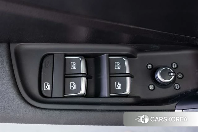 Audi Q2L 2021 Белый из Китая