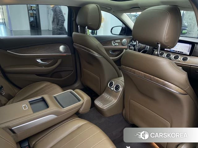 Mercedes-Benz E-class 2022 Черный из Китая