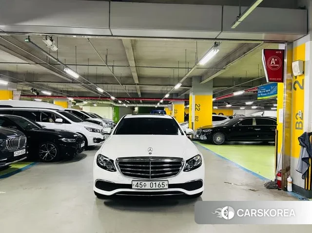 Mercedes-Benz E-Class W213 2019 Белый из Кореи