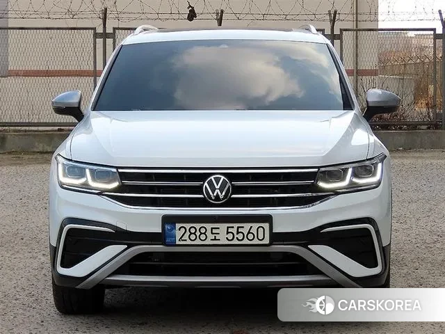 Volkswagen Tiguan Allspace 2023 Белый из Кореи
