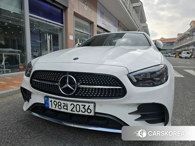 Mercedes-Benz E-Class W213 2021 Белый из Кореи