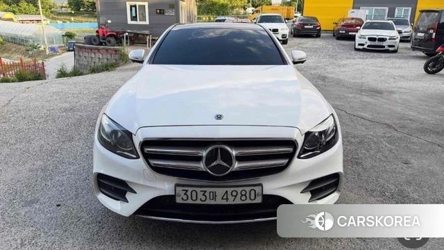 Mercedes-Benz E-Class W213 2019 Белый из Кореи