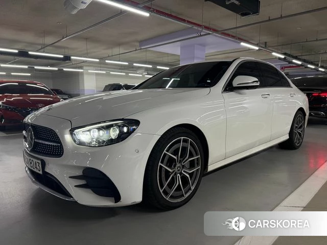 Mercedes-Benz E-Class W213 2021 Белый из Кореи