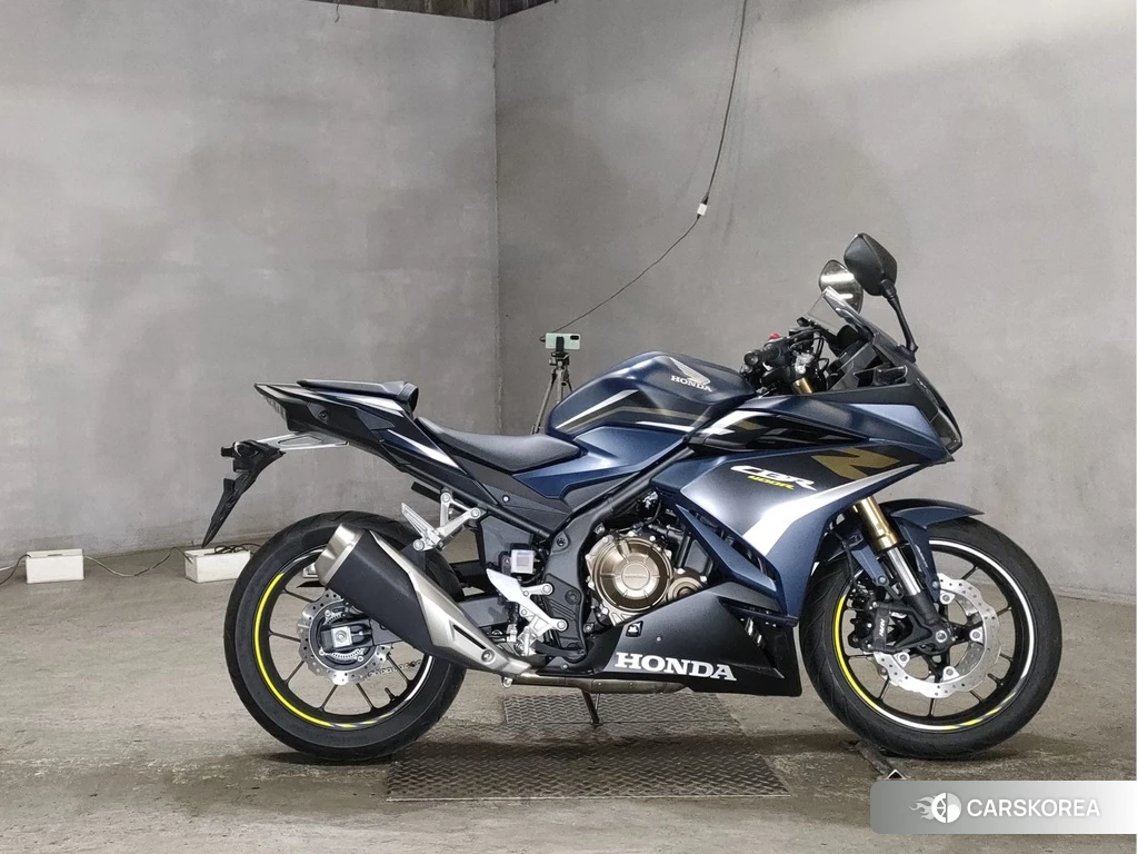 Проданный Honda CBR400R 2022 из Японии
