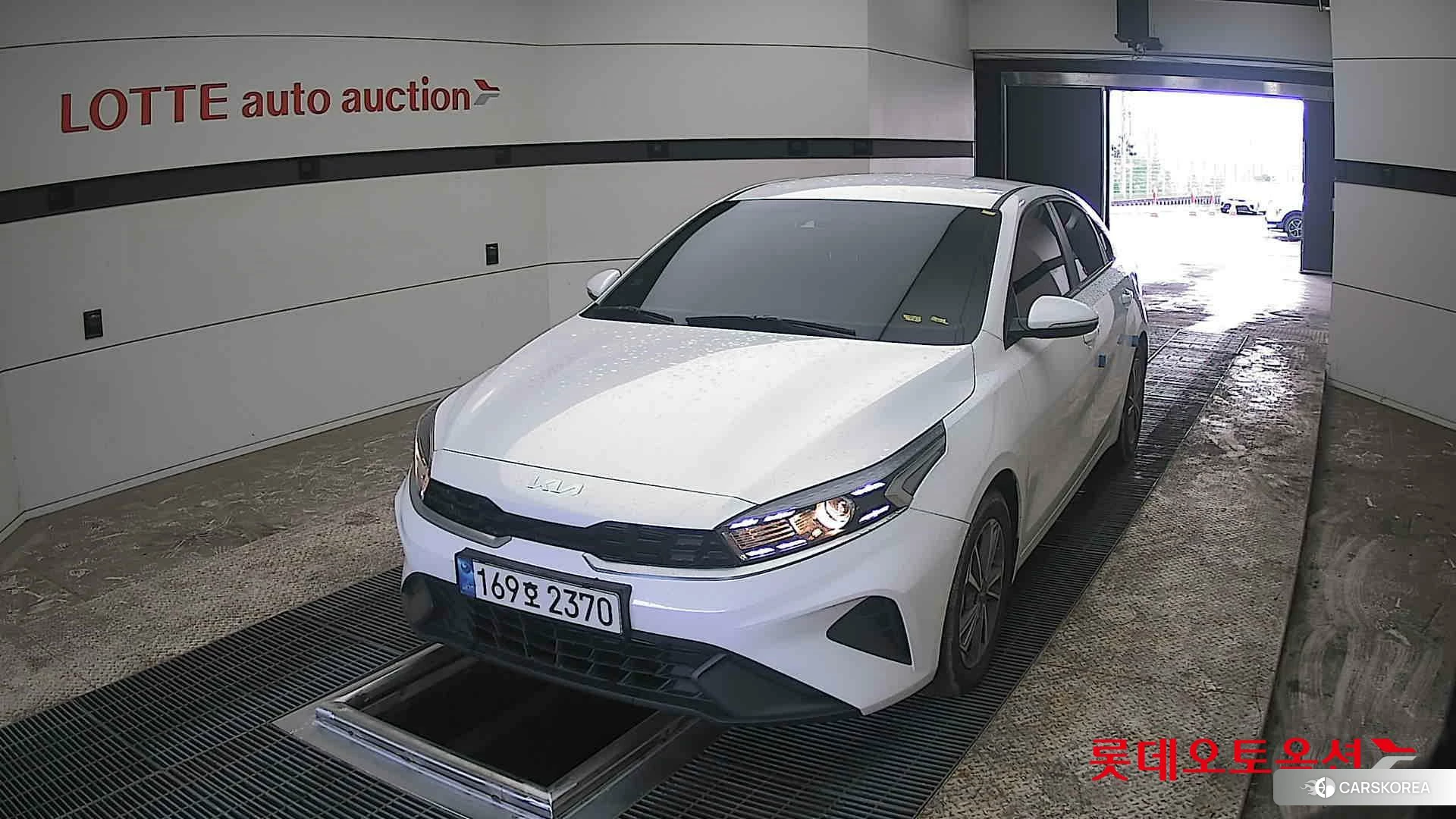 Kia K3 2022 Snow White Pearl из Кореи