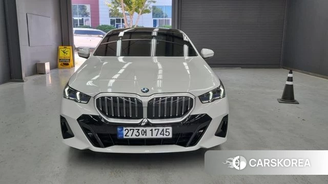 BMW 5 Series (G60) 2025 Белый из Кореи