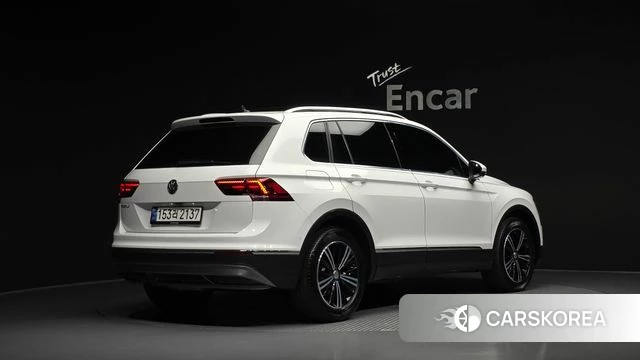 Volkswagen Tiguan second Generation 2020 Белый из Кореи