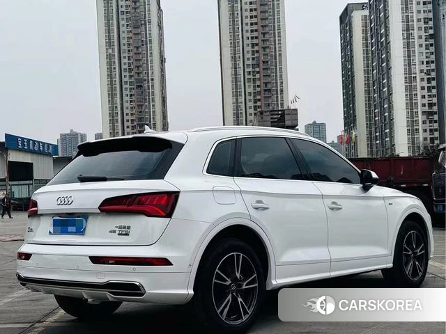 Audi Q5L 2021 Белый из Китая