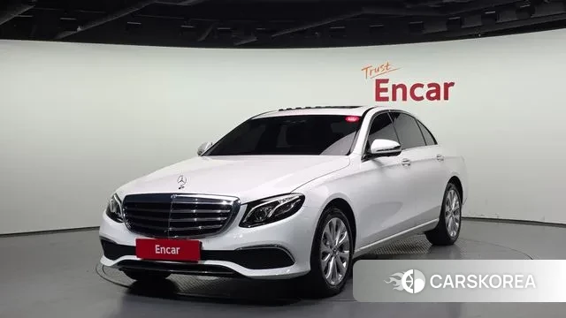 Mercedes-Benz E-Class W213 2018 Белый из Кореи