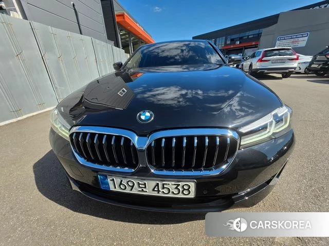 BMW 5 Series (G30) 2022 Черный из Кореи