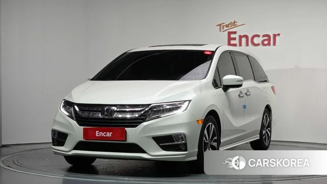 Honda Odyssey 2018 Белый из Кореи