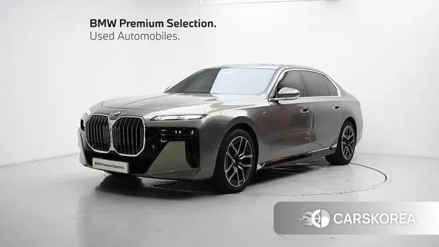 BMW 7 Series (G70) 2023 Серебристо-серый из Кореи