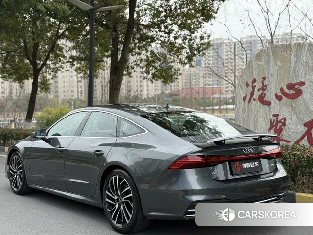 Audi A7 2024 Темно-серый из Китая