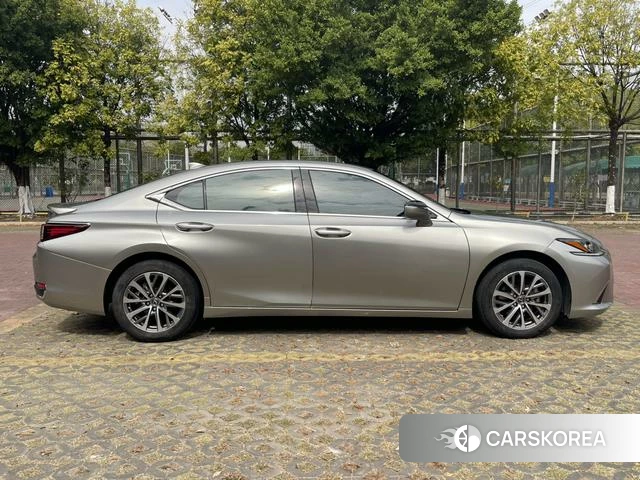 Lexus ES 2022 Шампань из Китая