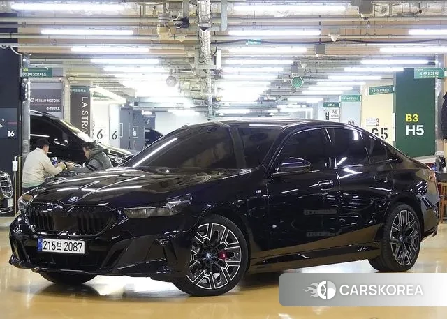 BMW 5 Series (G60) 2024 Синий из Кореи