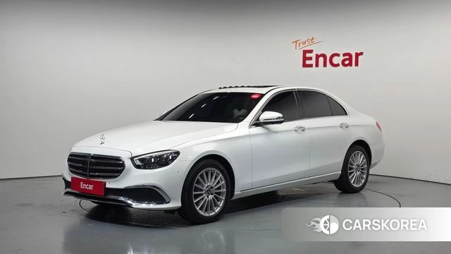 Mercedes-Benz E-Class W213 2023 Белый из Кореи