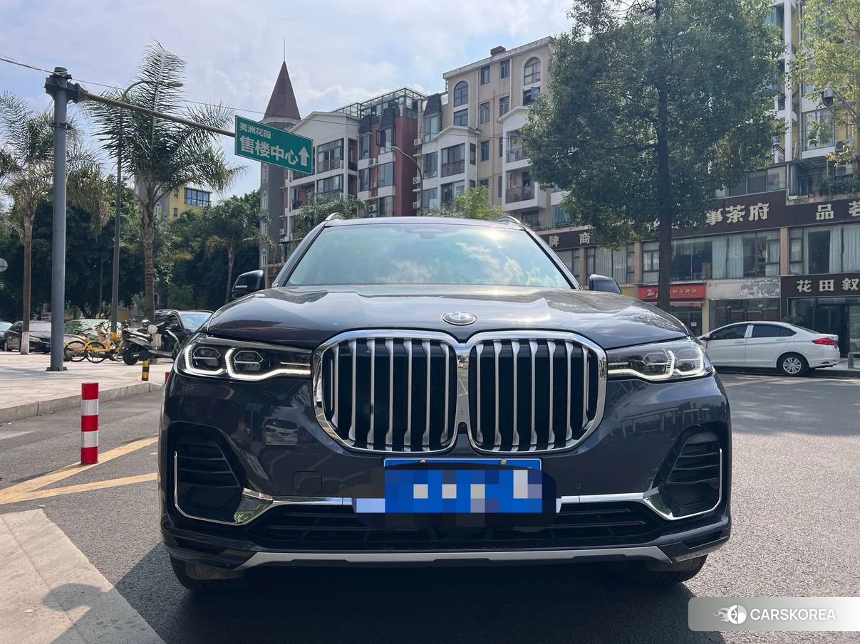 BMW X7 2020 Темно-серый из Китая