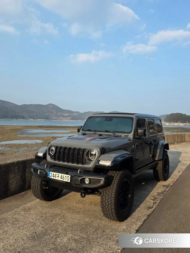 Jeep Wrangler (JL) 2021 Серебряный двухцветный из Кореи