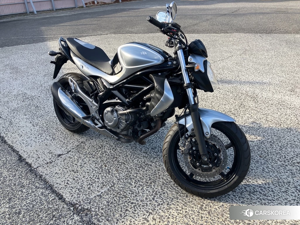 Проданный Suzuki GLADIUS 400 ABS 2011 из Японии