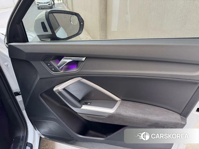 Audi Q3 2022 Белый из Китая