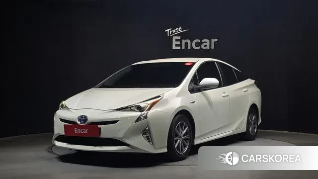 Toyota Prius 4th Generation 2018 Белый из Кореи