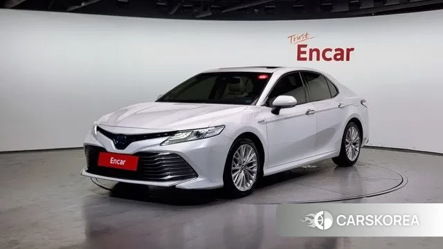 Toyota Camry (XV70) 2018 Белый из Кореи