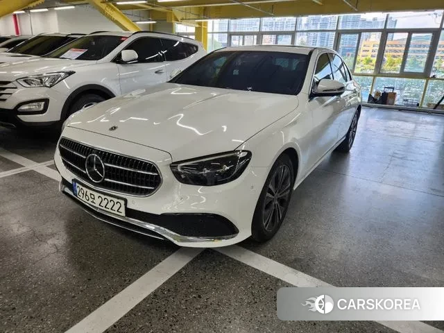 Mercedes-Benz E-Class W213 2021 Белый из Кореи