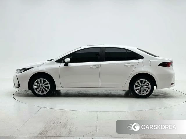Toyota Corolla 2023 Белый из Китая