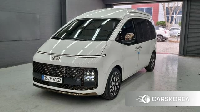 Hyundai Staria 2023 Белый из Кореи