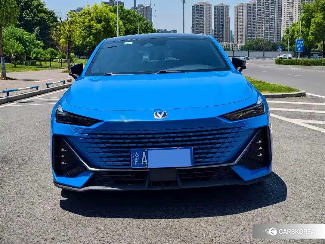 Chang'an UNI-V 2022 Синий из Китая