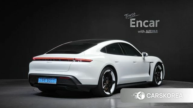 Porsche Taycan 2023 Белый из Кореи