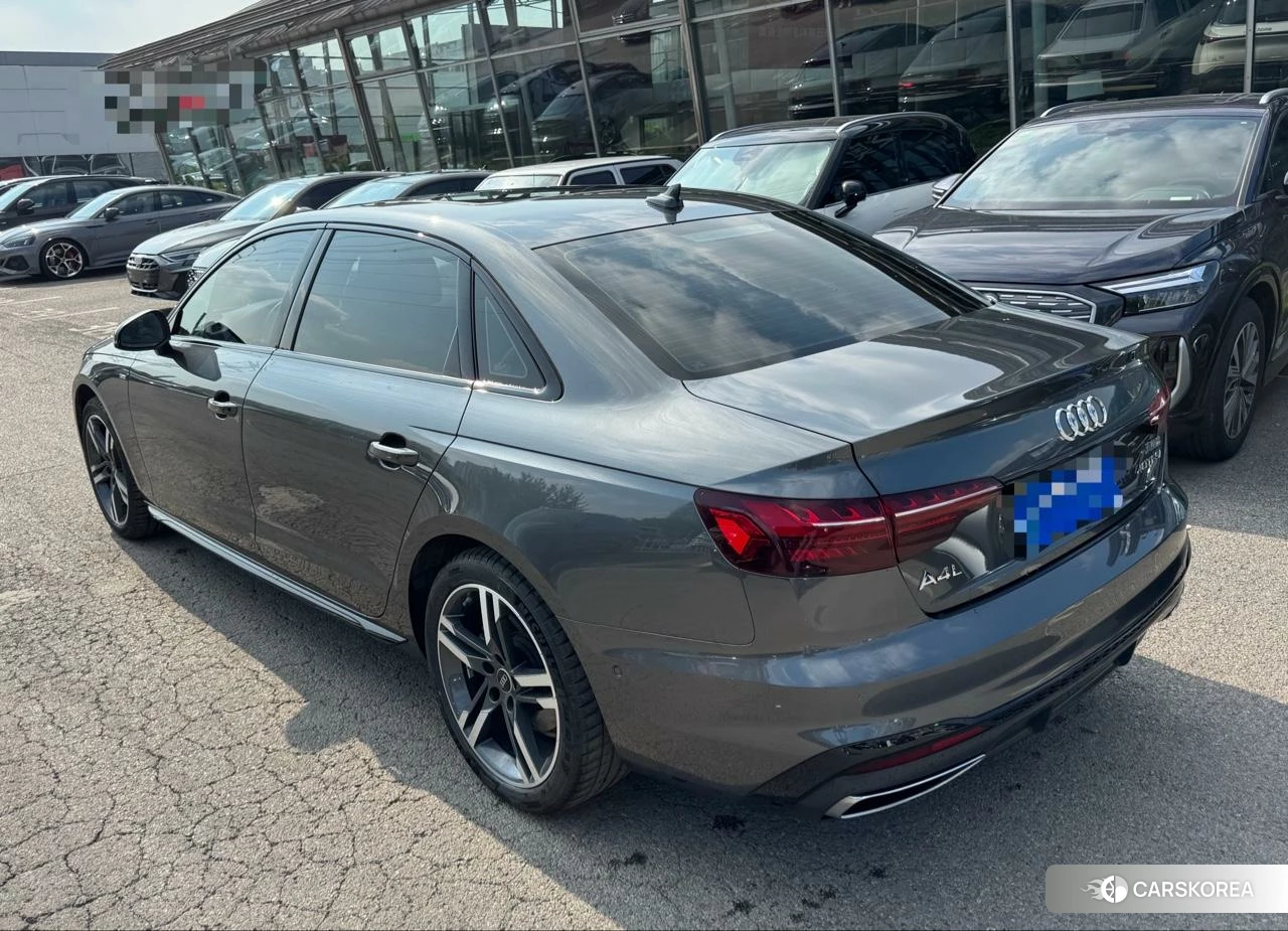 Audi A4L 2021 Темно-серый из Китая