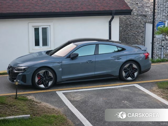 Audi RS e-Tron GT 2022 Небесно-голубой из Кореи