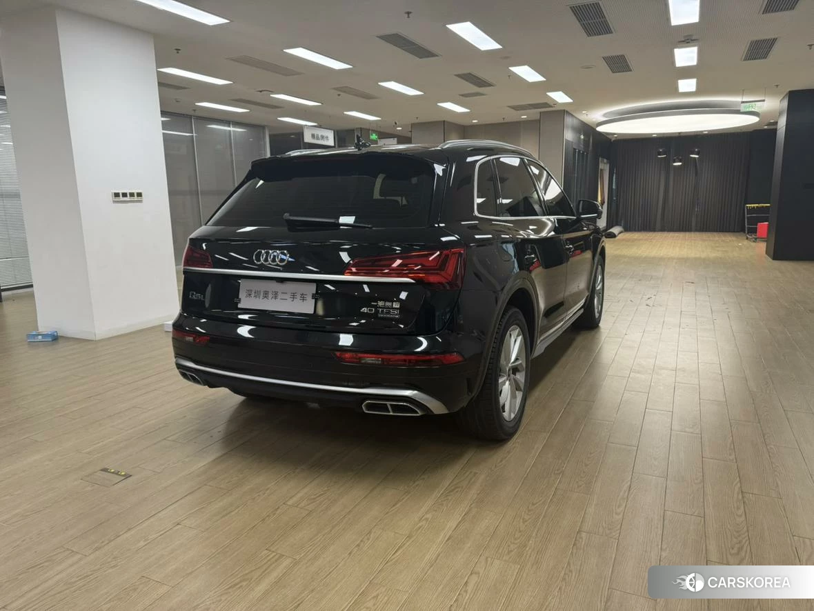 Audi Q5L 2021 Черный из Китая