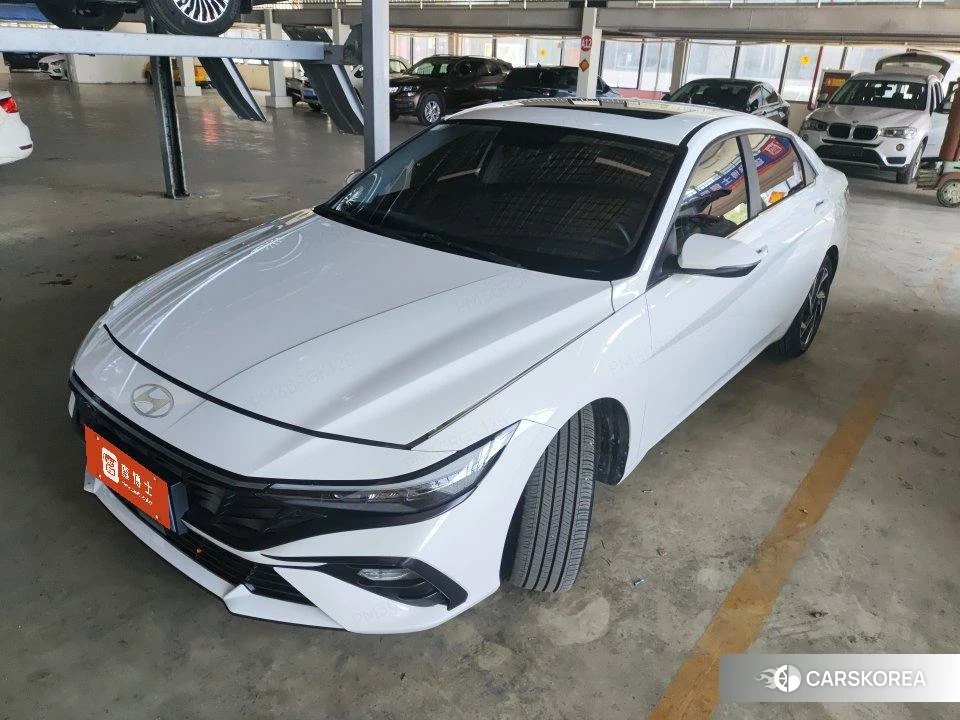 Hyundai Elantra 2023 Белый из Китая