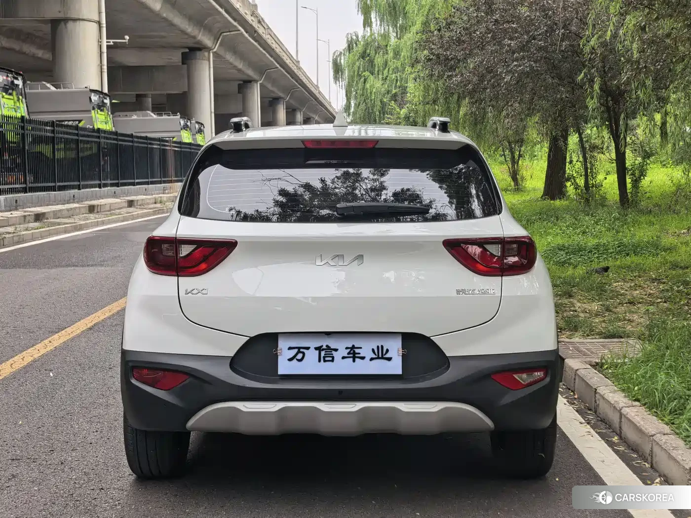 Kia KX1 2023 Белый из Китая