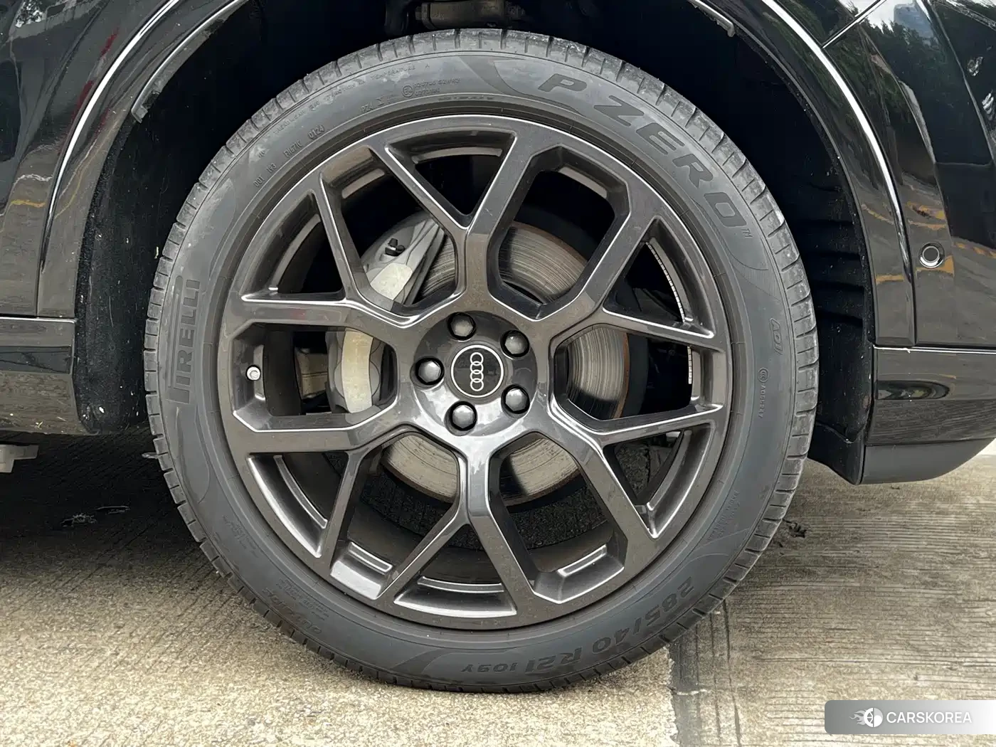 Audi Q7 2024 Черный из Китая