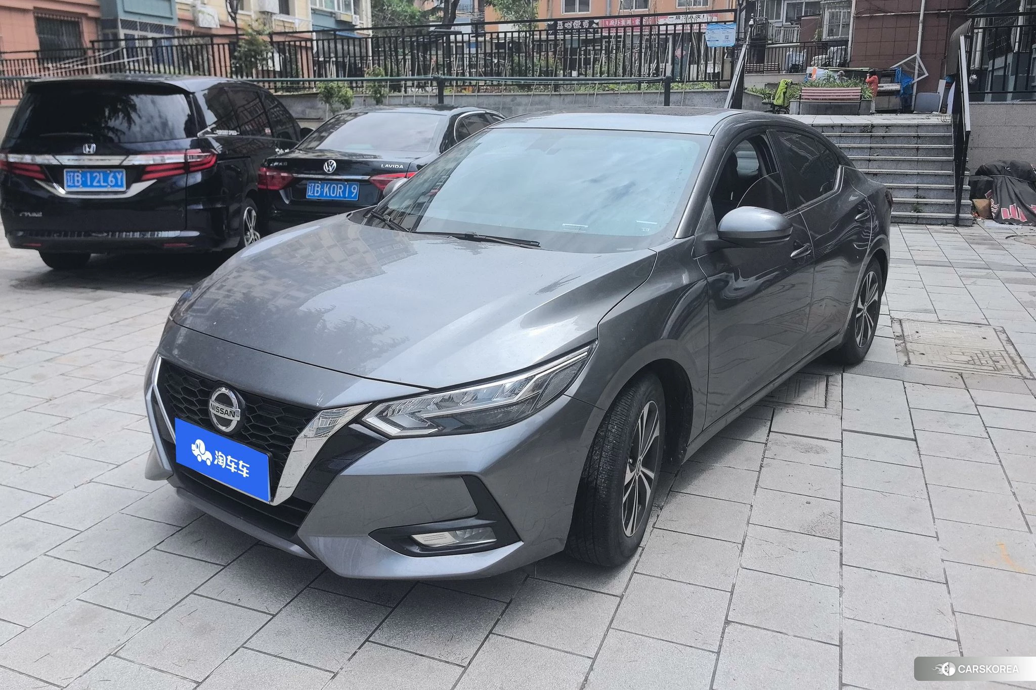Nissan Xuan Yi 2020 Серебристо-серый из Китая
