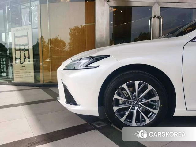 Lexus ES 2025 Белый из Китая