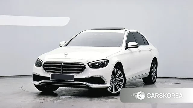 Mercedes-Benz E-Class W213 2023 Белый из Кореи