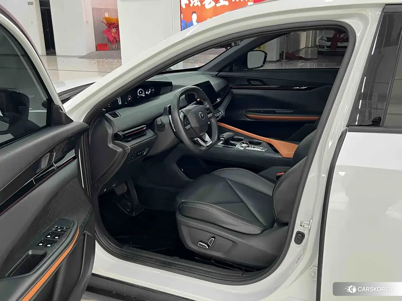 Chang'an Changan UNI-V 2023 Белый из Китая