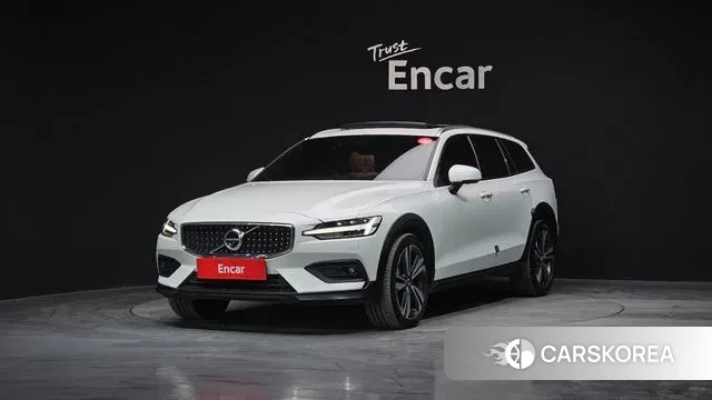 Volvo V60 Cross-Country 2nd Generation 2020 Белый из Кореи
